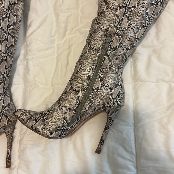 VICI Heeled Python Snake Boots | Taupe/Black | Size 8 - Picture 6 of 8